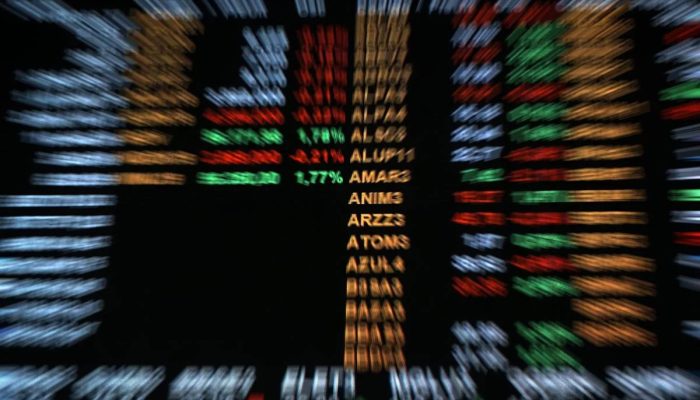 Bolsa de valores abre em alta aos 207 mil pontos com eleição no radar