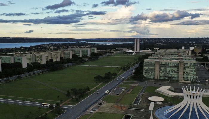 Economia: Lula e Flávio divergem sobre ajuste fiscal e papel do Estado