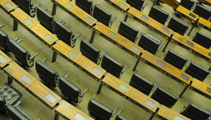 Entenda por que um deputado eleito pode 'puxar' outro candidato