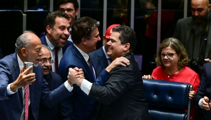 “Eu não falei que ia dar certo?”, diz Alcolumbre a líder do PT