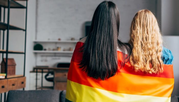 Mulheres lésbicas também podem ter ISTs e risco ainda é subestimado