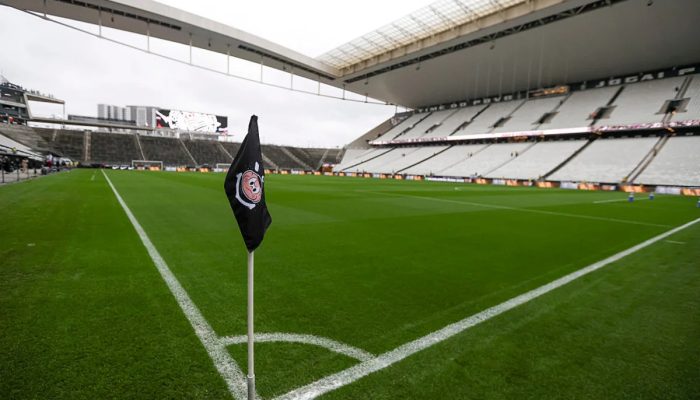 Corinthians relembra Democracia Corintiana e incentiva torcedores a votar