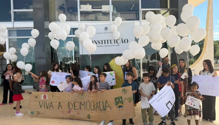Evento sobre democracia e cidadania reúne crianças no STF