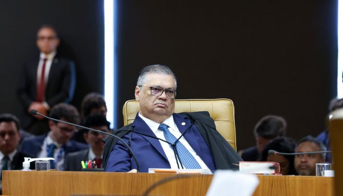 Dino mantém crise sobre Nossa Senhora Aparecida no debate