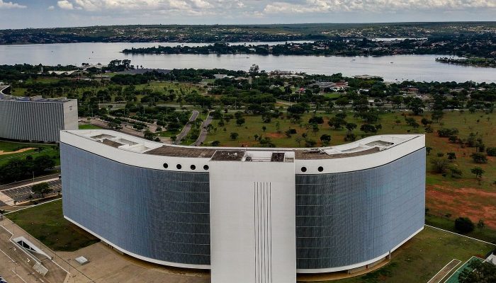 TSE determina isonomia após IA da Meta barrar imagens de Lula