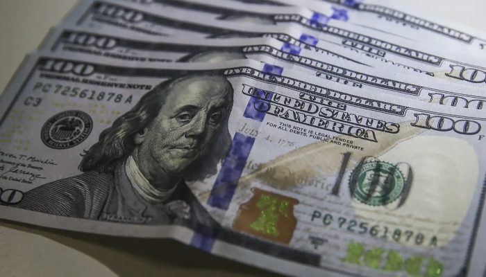 Dólar volta a R$ 5 com ambiente externo e ajuste pós-eleitoral