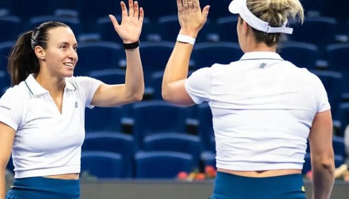 Dupla de Stefani bate campeãs olímpicas e avança à semi em Pequim