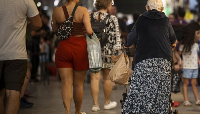 Corte amplo de gastos públicos afetaria área social, dizem economistas