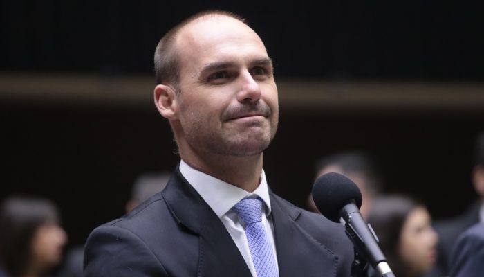 Moraes manda executar pena de Eduardo Bolsonaro por coação em processo