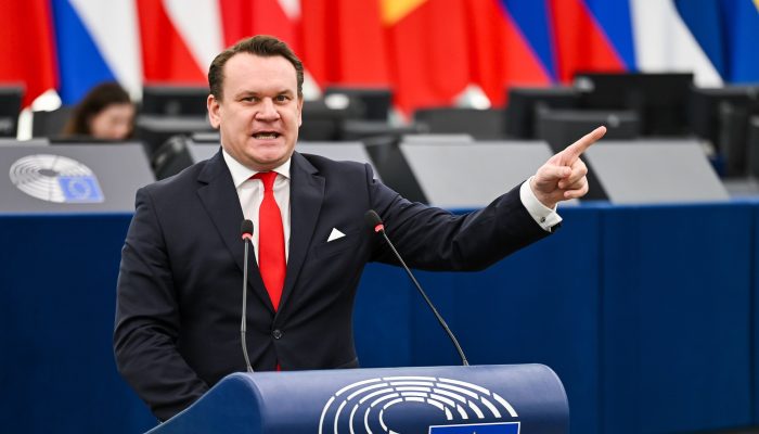 Eurodeputado acusa apoiadoras de Lula e pede deportação