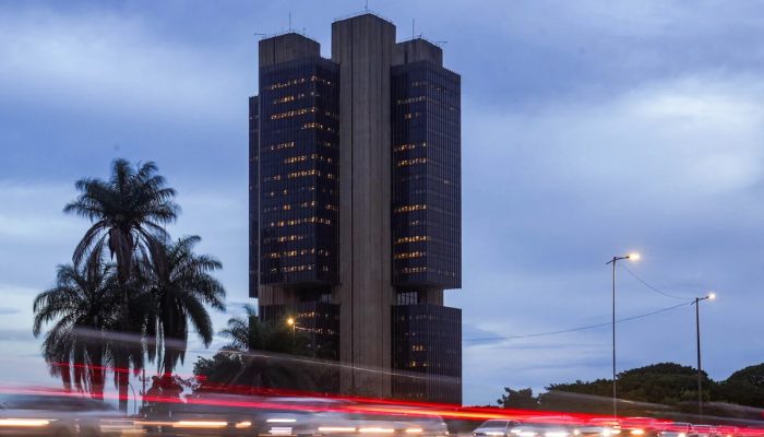 Focus: mercado reduz projeção para o PIB e sobe a da inflação para 5,01%