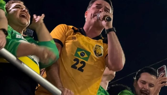 O que fará Flávio Bolsonaro com o Bolsa Família, caso se eleja presidente?