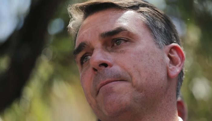 Propaganda de Flávio Bolsonaro vai ao ar sem som na TV nesta 2ª feira