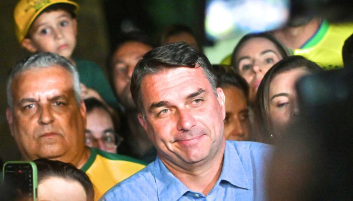 Agenda econômica de Flávio Bolsonaro ganha força com novo Congresso