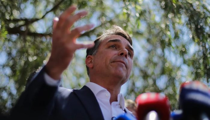 Emissoras apontam falha técnica no processamento da propaganda de Flávio