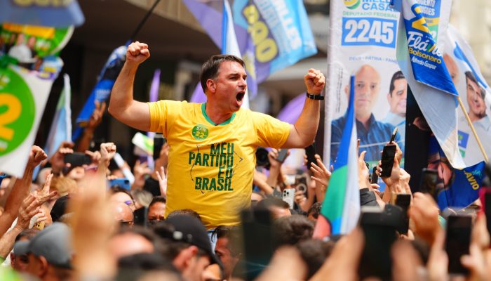Flávio impõe revanche a Lula e chega como favorito ao 2º turno