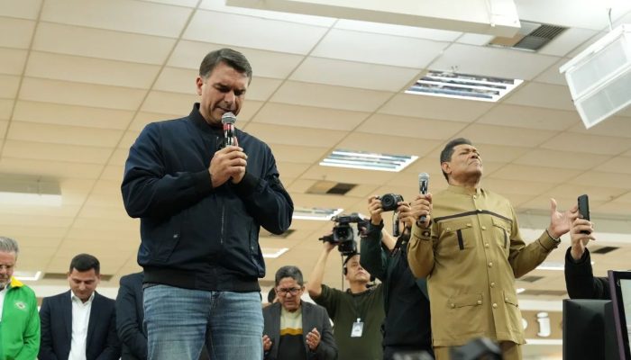 Frente evangélica de apoio a Lula diz que Flávio eleito seria "retrocesso"