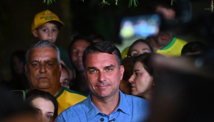 Flávio mobiliza aliados e busca ampliar base no 2º turno