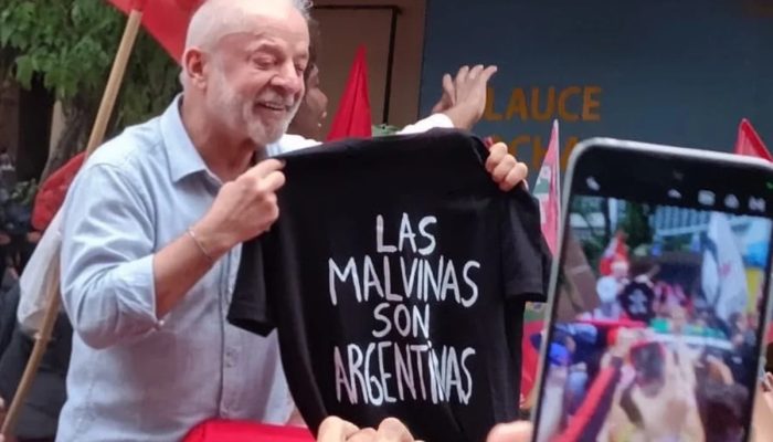 Lula exibe camisa “As Malvinas são argentinas” e repercute no país vizinho
