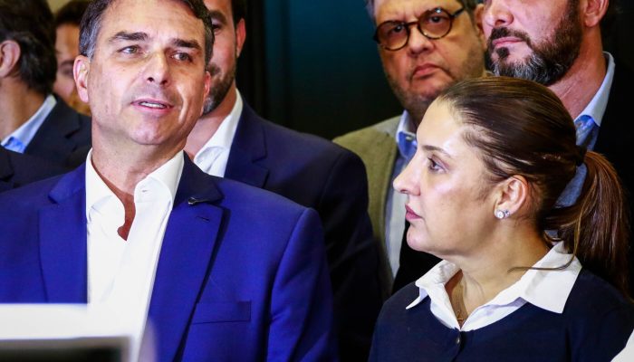 A 5 dias do 2º turno, Flávio propõe devolver via PIX parte de gastos com contas e prestações, mas não detalha custos