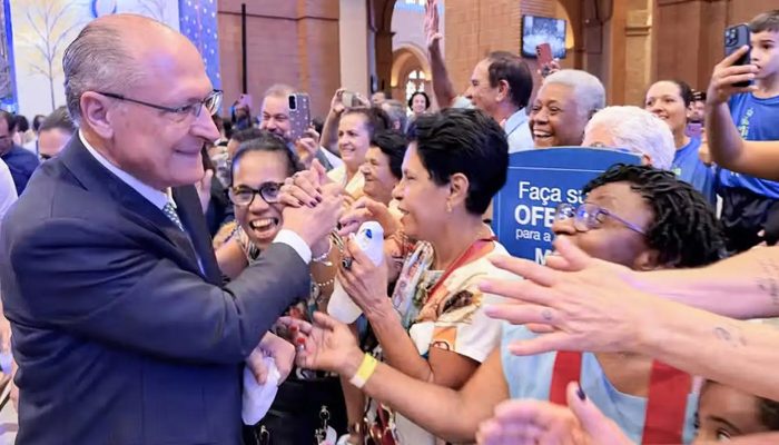 Em Aparecida, Alckmin pede isenção da Justiça Eleitoral