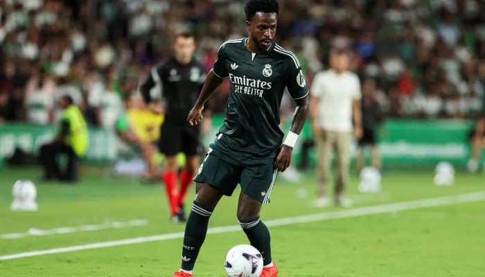 Sem Vinícius Júnior, Real Madrid enfrenta Sevilla pelo Campeonato Espanhol