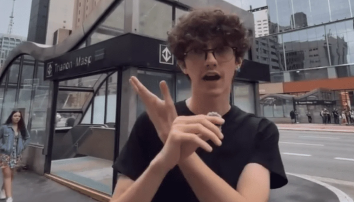 Influencer diz que vidros do Metrô já estavam quebrados desde agosto