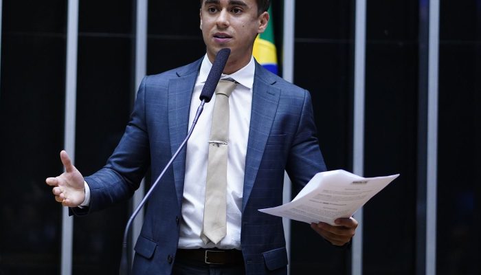 TSE manda Nikolas retirar postagem com desinformação sobre Lula