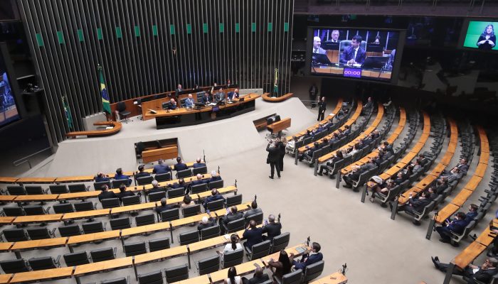 Câmara dos Deputados abre concurso com salários acima de R$ 32 mil; veja vagas