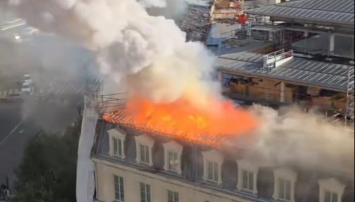 Paris: incêndio atinge telhado de prédio em obras perto de estação de trem