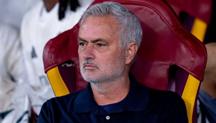 José Mourinho sai em defesa de Vini Jr.: "Eu teria forçado uma saída"