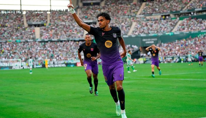 Lamine Yamal e Gabriel Jesus marcam e Barcelona goleia Bétis no Espanhol