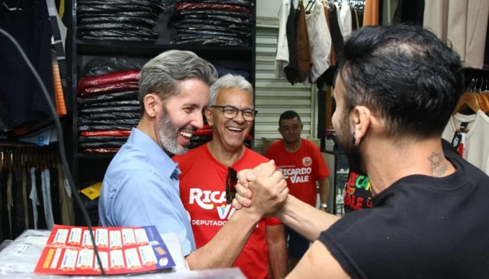 Em visita ao Varjão, Grass promete aluguel social "em larga escala" no DF