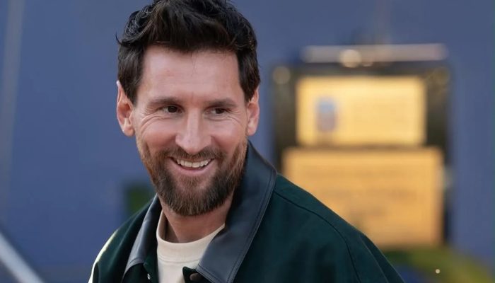 Lionel Messi se apresenta à seleção argentina para jogo de despedida