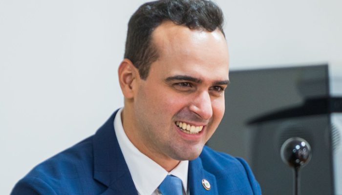 Lucas Ribeiro é reeleito governador da Paraíba no primeiro turno