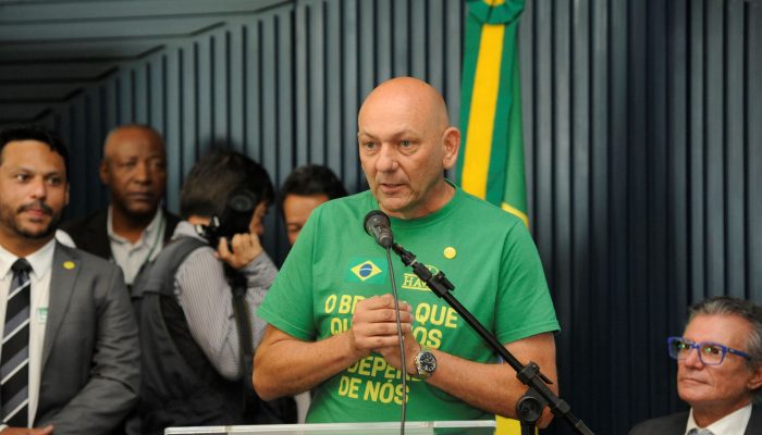 Justiça do Trabalho proíbe Luciano Hang de fazer discurso político na Havan