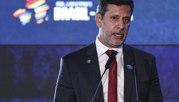 MEC irá pedir investigação de ameaças a universidades em redes sociais