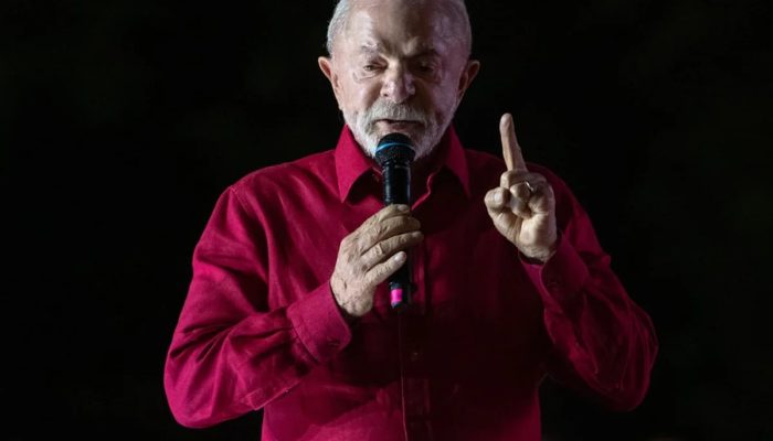 Lula reajusta Bolsa Família com aceno a grupo onde houve queda de apoio