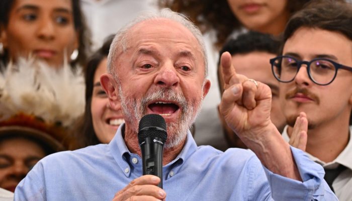 Lula promete participar de debates e ampliar presença nas redes sociais