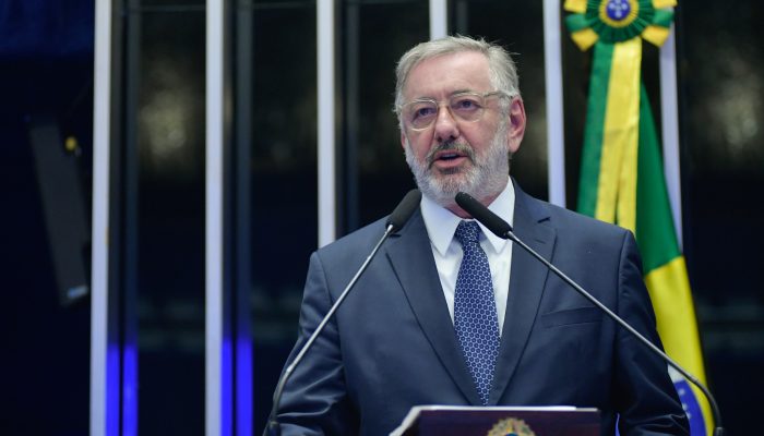 Brasil e EUA marcam reunião presencial para negociar tarifaço