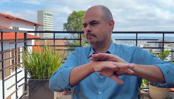 Simões "se adianta" a Cleitinho e manda projeto para reduzir IPVA em Minas