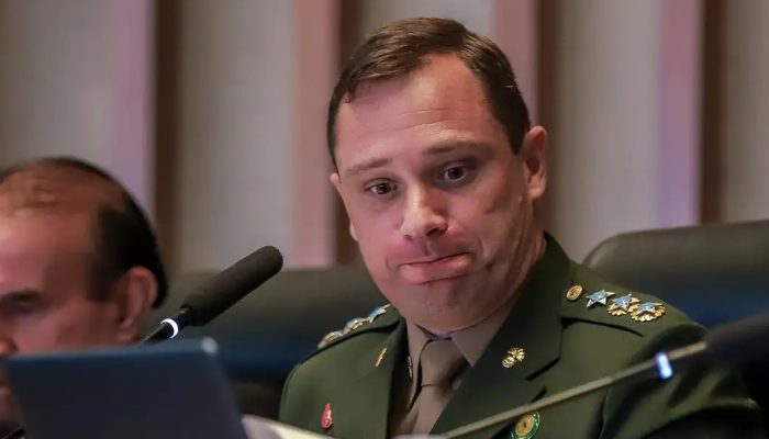 Moraes nega pedido de Mauro Cid para viajar ao exterior