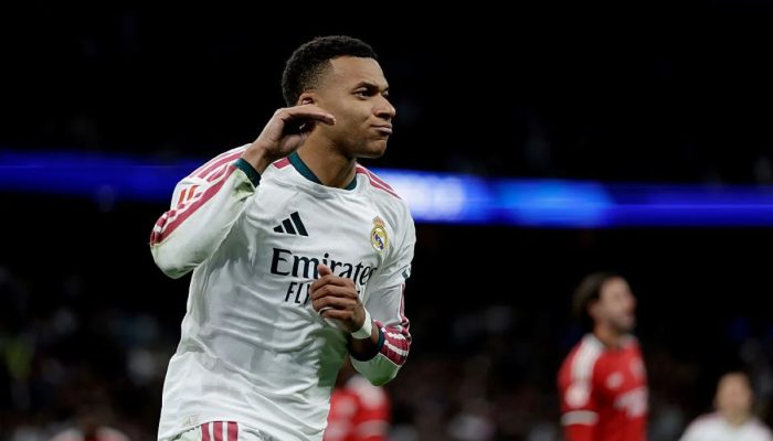 Com dois gols de Mbappé, Real Madrid goleia o Sevilla pelo Espanhol