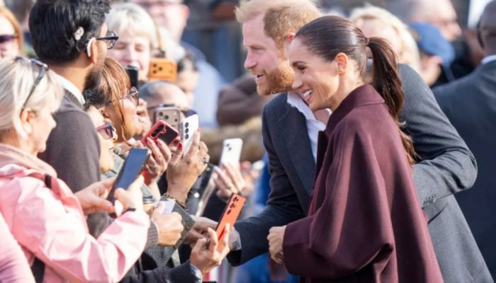 Harry e Meghan estão em “direções opostas” no Reino Unido, diz fonte