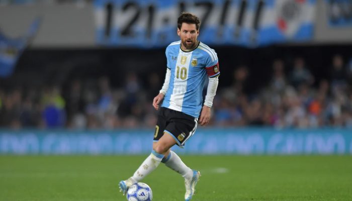 Em jogo de despedida, Messi marca de pênalti contra o Benin. Confira
