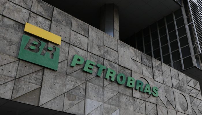 Petrobras aumenta preço do querosene de aviação em outubro