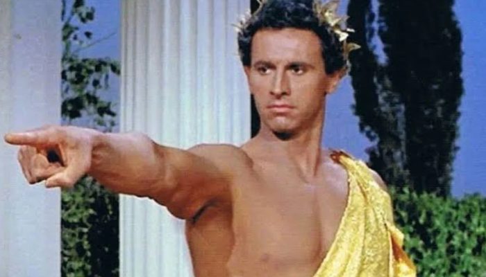 Morre o ator Michael Forest, o Apolo de Jornada nas Estrelas, aos 97 anos