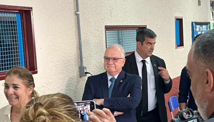 Presidente do STF, Fachin vota no 1º turno e destaca "soberania popular"