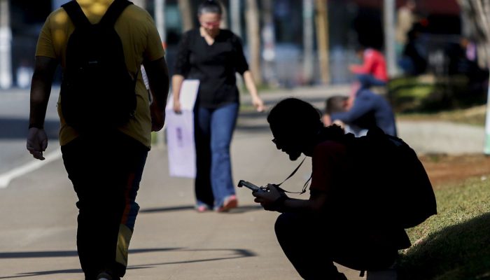 Percentual de jovens nem-nem no Brasil cai para 22,4%, mostra estudo