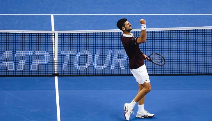 Djokovic vence Zverev de virada e vai para a semifinal no ATP 500 de Pequim